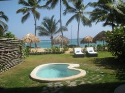 Deluxe Jr. Suite Oceanfront with plunge pool